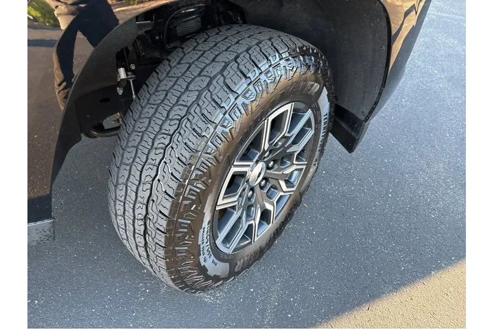 $40000 : 2024 Colorado 4WD Z71 image 8