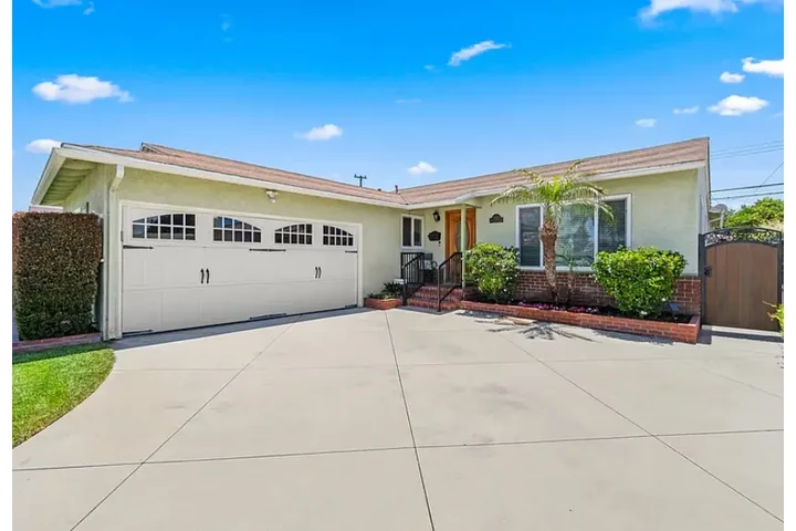 $2200 : ABC School District four-bed image 3