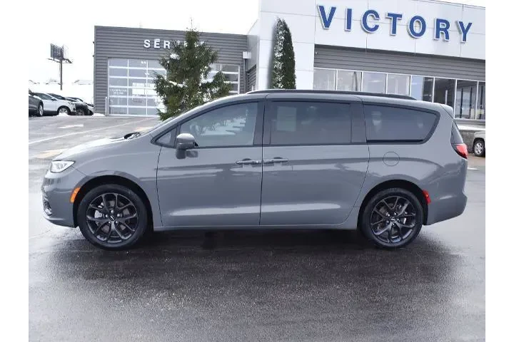 $31995 : Chrysler Pacifica 2022 AWD T image 2