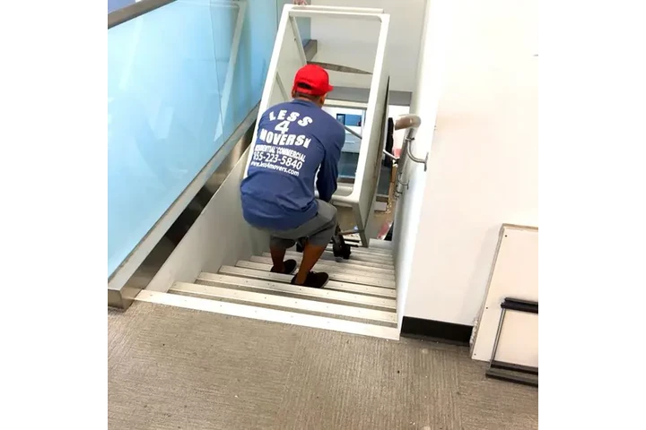 Less 4 Movers image 3