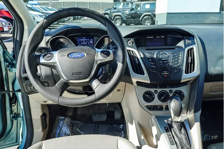 $6000 : Ford Focus 2012 SE 4dr Sedan image 3