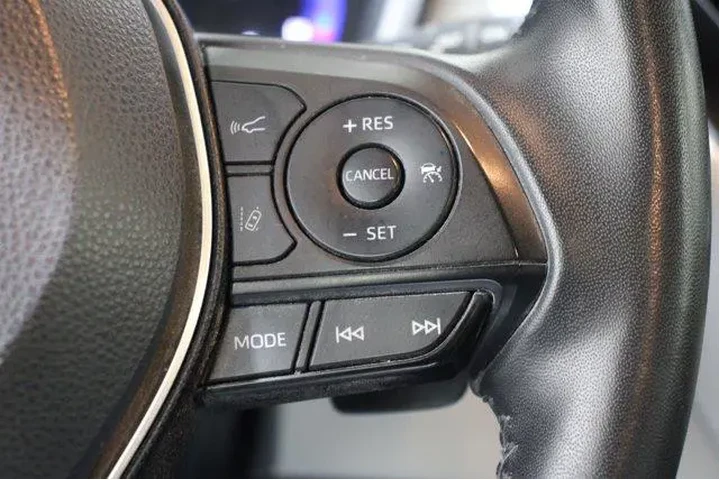 $20892 : Toyota Corolla Hatchback 202 image 10