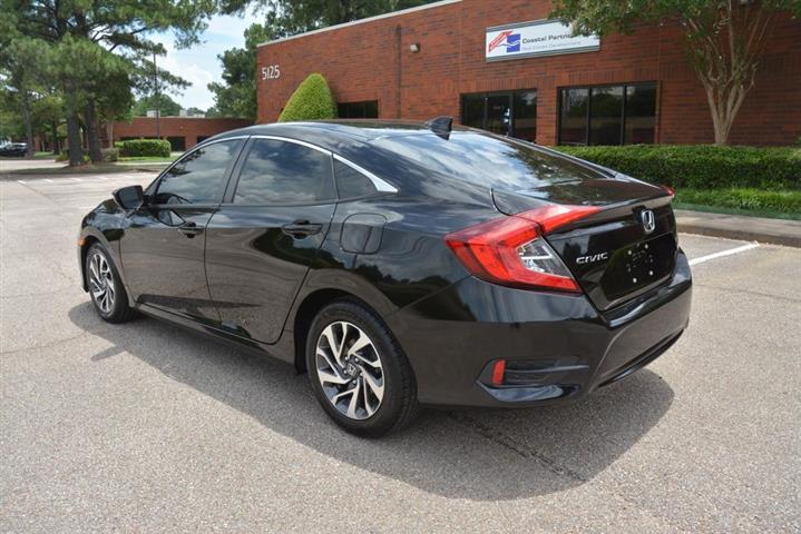 2018 Civic EX image 10