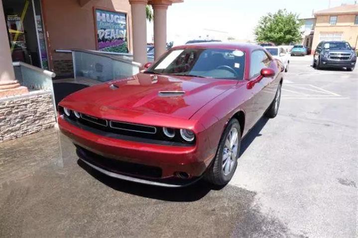 $33995 : Pre-Owned 2021 Challenger SXT image 2