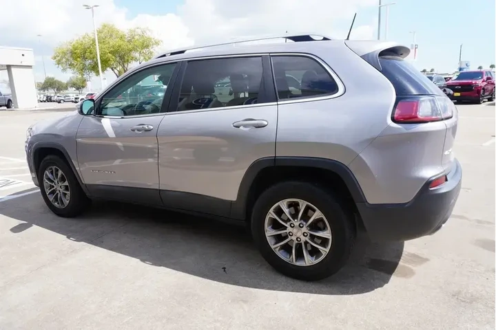 Jeep Cherokee 2019 4x4 Latit image 4