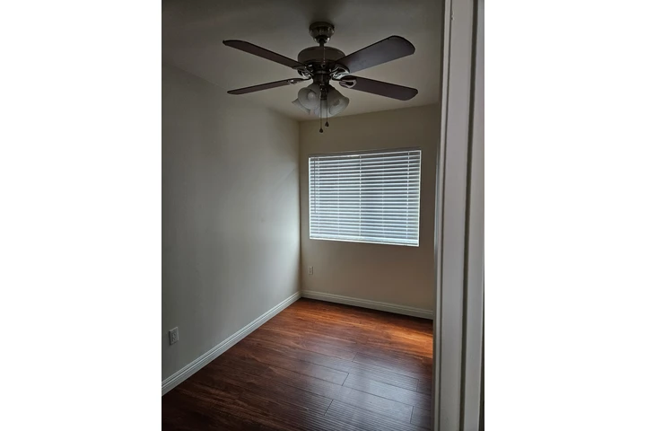 $2750 : Glendora amplia/2 parking image 5