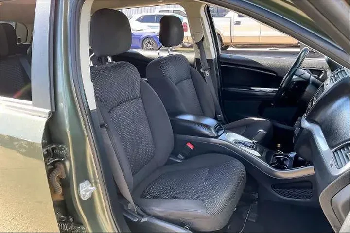 $9029 : Dodge Journey 2016 SXT 4dr S image 8