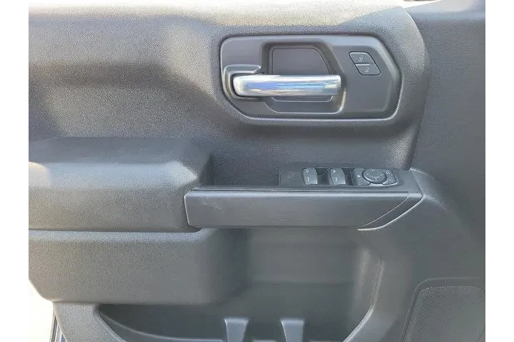 $28500 : Chevrolet Silverado 1500 202 image 9