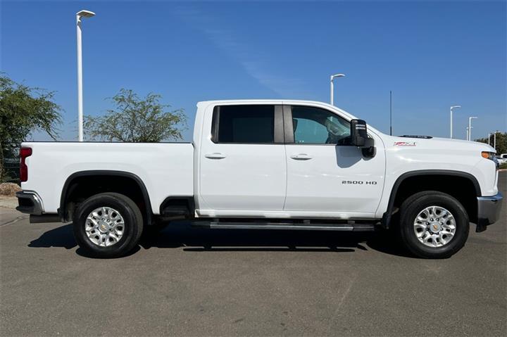 $52700 : Silverado 2500HD LT image 3