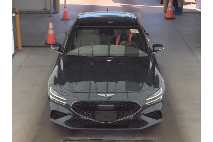 $30493 : Genesis G70 2023 2.0T 4dr Se image 2