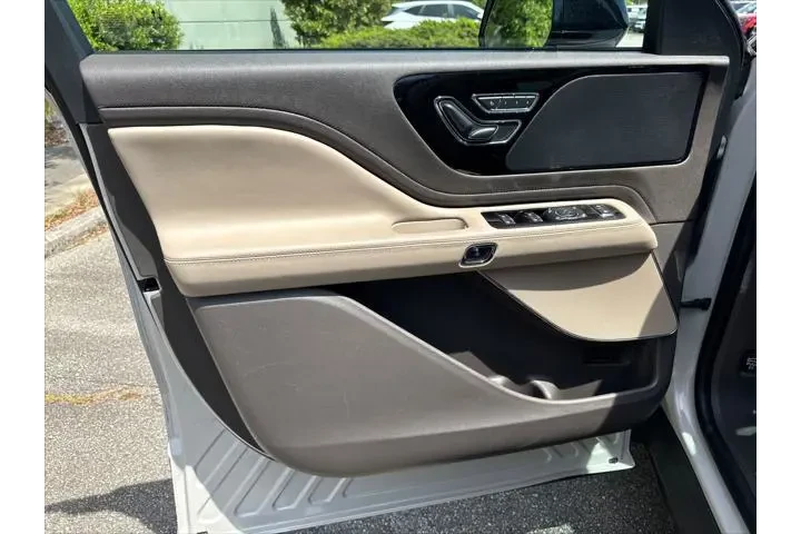 $35720 : Lincoln Aviator 2022 AWD Sta image 10