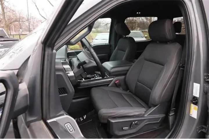 $29950 : Ford F-150 2021 4x4 XLT 4dr image 8