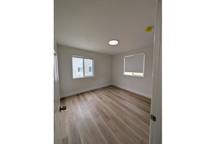 $3800 : 629 E 83rd St 90001 disponible image 7