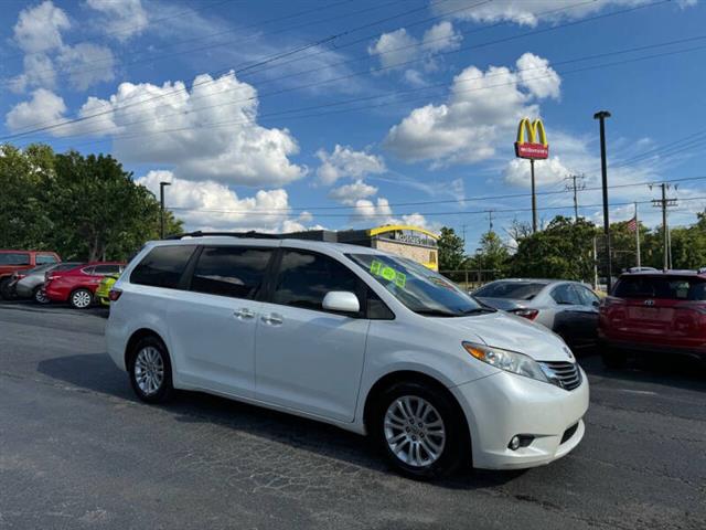 2015 Sienna XLE 8-Passenger image 5