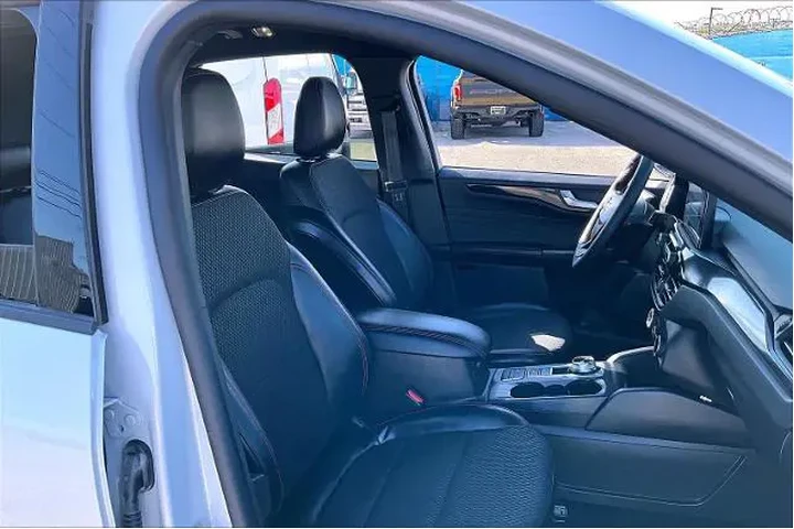$25127 : Ford Escape 2025 ST-Line 4dr image 9