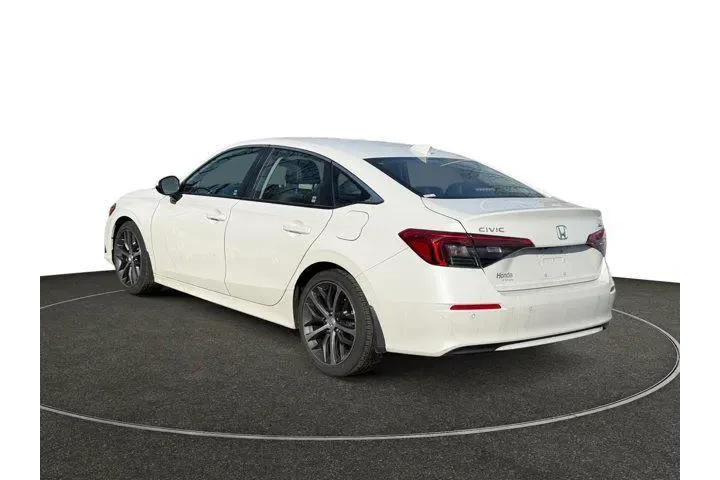 $26488 : Honda Civic 2024 Touring 4dr image 3