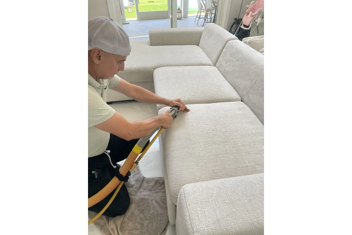 LIMPIEZA DE SOFAS 305.922.4170 image 1