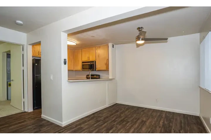 $1300 : 8123 Sunrise Blvd, Citrus Heig image 2