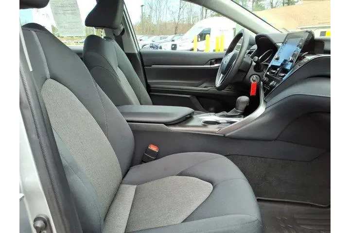$25311 : Toyota Camry 2023 LE 4dr Sed image 5