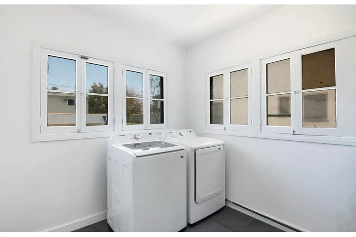 $2500 : 3BED/2BATH HOME IN SOUTH GATE image 8