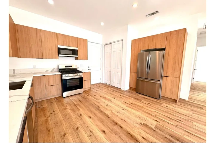 $2500 : Beautiful 3Bed 2Ba Home in LA image 3