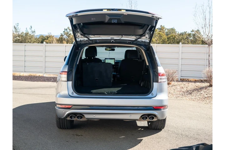 $61995 : 2024 Aviator Reserve image 8