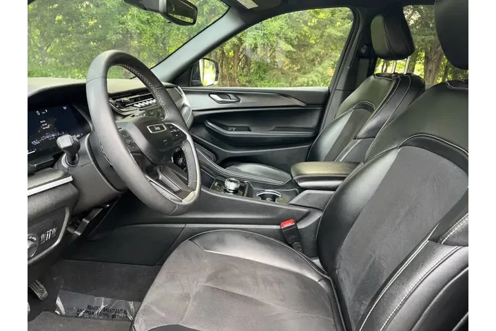 $37997 : 2024 Grand Cherokee L Altitude image 9