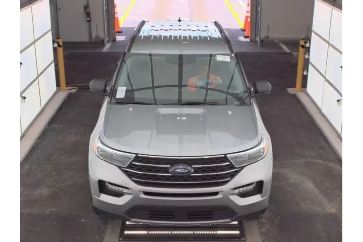 $23495 : Ford Explorer 2023 XLT 4dr S image 2