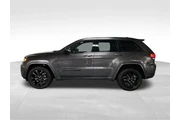 $24688 : 2021 Grand Cherokee Laredo X thumbnail