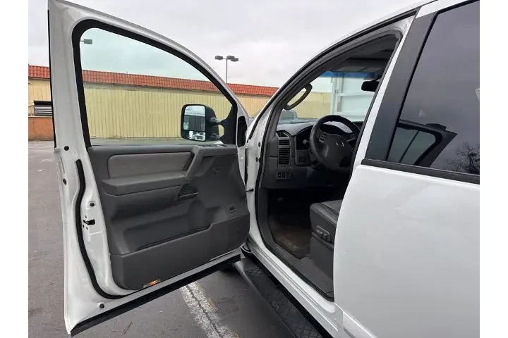 $9589 : Nissan Titan 2006 LE 4dr Cre image 3