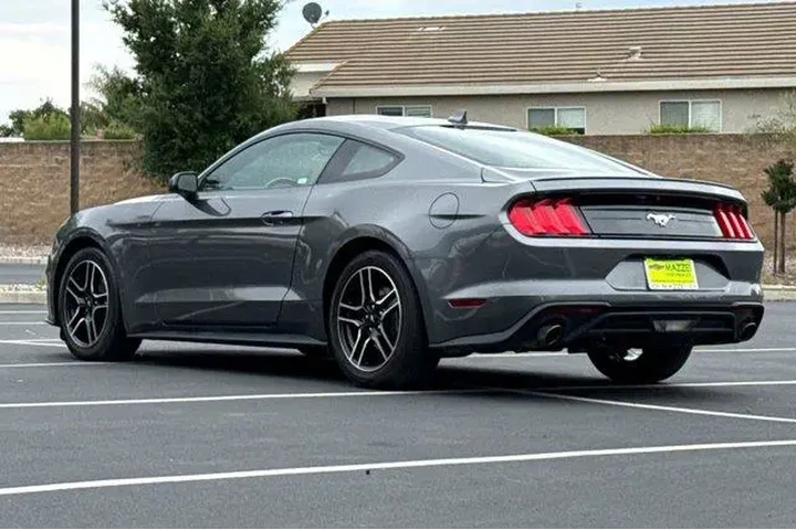 $27485 : Ford Mustang 2023 EcoBoost 2 image 3
