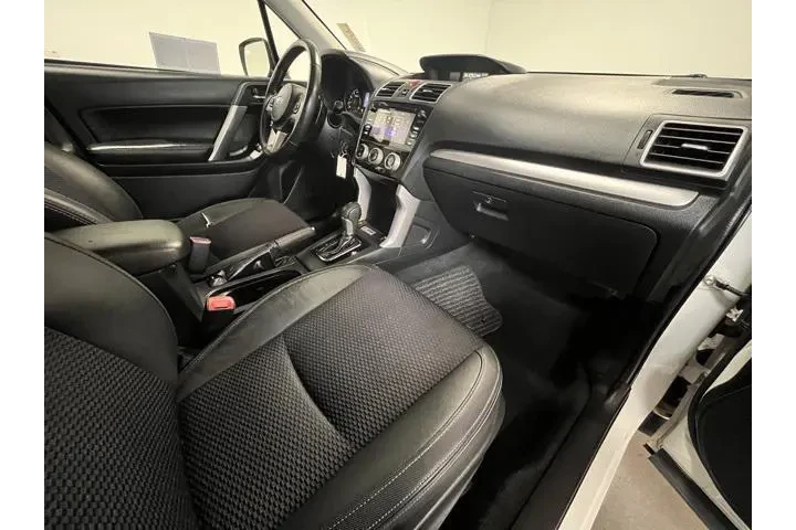 $17730 : Subaru Forester 2017 AWD 2.0 image 10