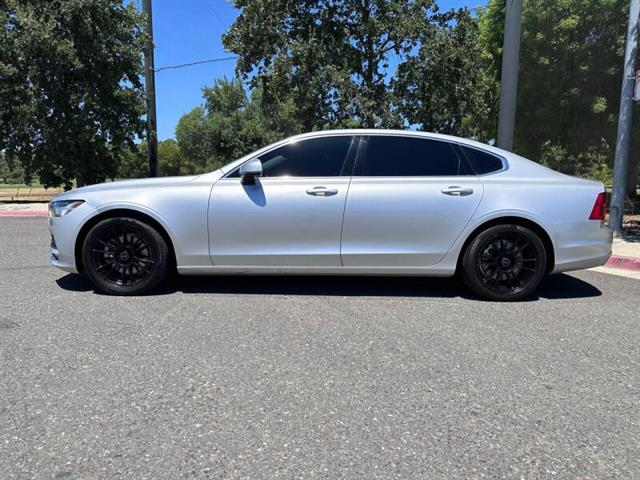 $17250 : 2018 S90 T5 Momentum image 7