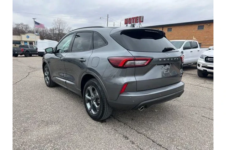 $26405 : Ford Escape 2023 AWD ST-Line image 6