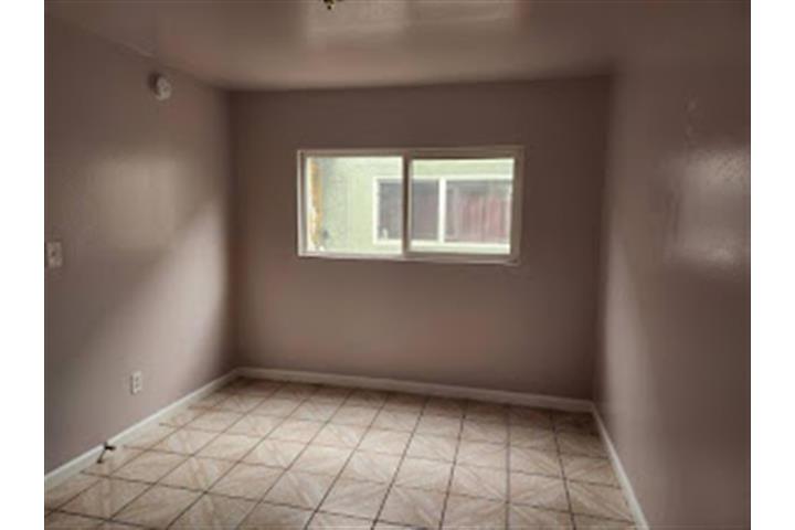 $1725 : APARTAMENTO EN HUNTINGTON PARK image 1