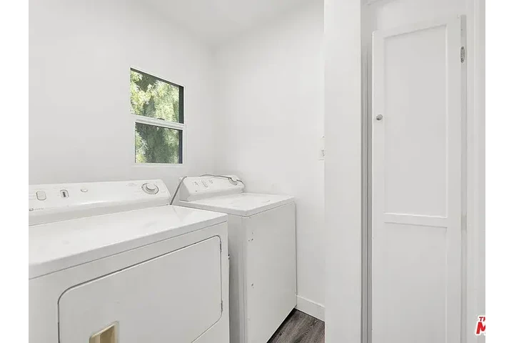 $2000 : Hot 2bd 1ba @ Huntington image 7