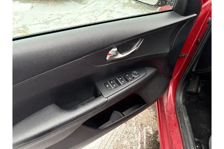 $12900 : Kia Forte 2020 LXS 4dr Sedan image 6