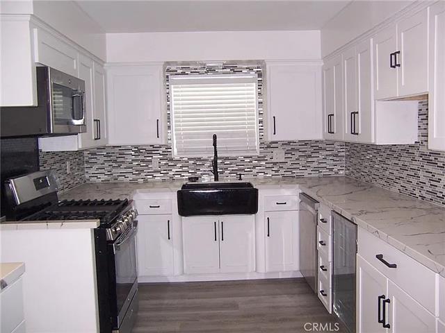 $2395 : Beautifully Downey Home image 3