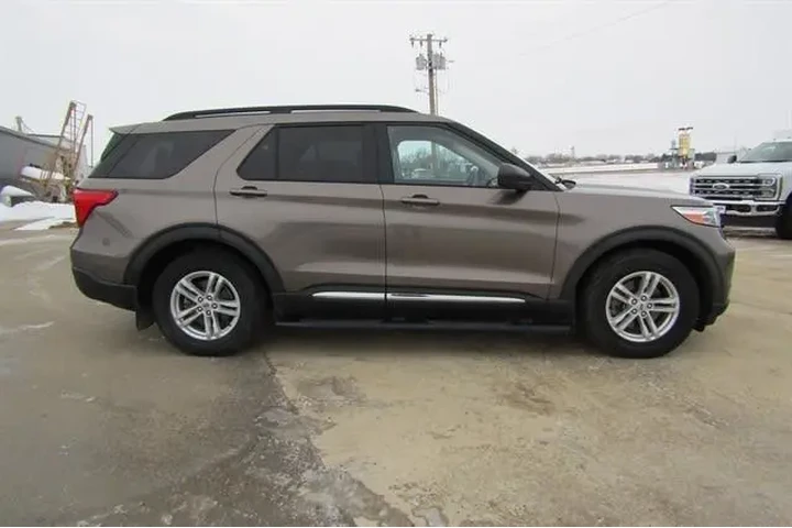 $23950 : Ford Explorer 2021 AWD XLT 4 image 4