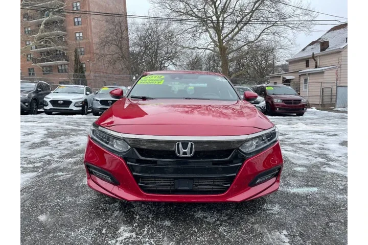 $2500 : Get this 2019 Honda Accord Spo image 3