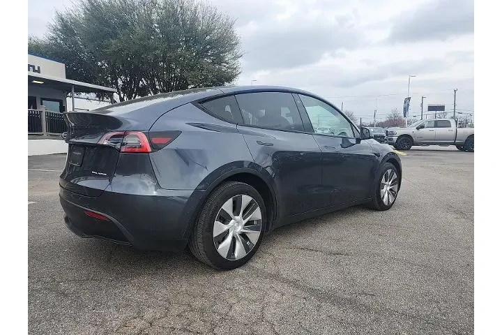 $25997 : Tesla Model Y 2021 AWD Long image 3