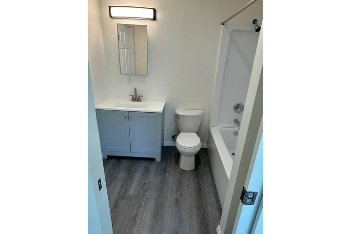 $1470 : Bell Gardens Renta Ready!! image 4