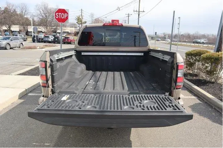 $33720 : Nissan Frontier 2023 4x4 SV image 8