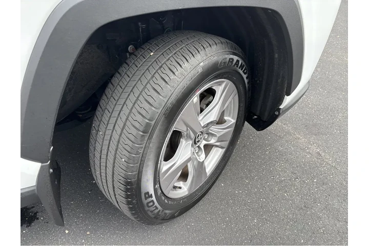$35000 : Gold Certified2025 RAV4 XLE image 10