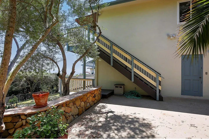 $1500 : Renovated One-Bedroom apt image 3