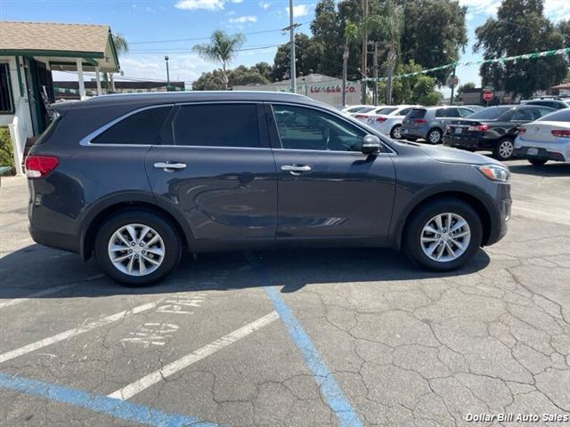 $12950 : 2017 Sorento LX SUV image 8