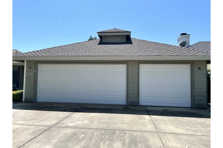 Garage doors image 3
