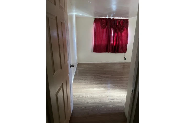 $1 : Cuarto de renta image 1