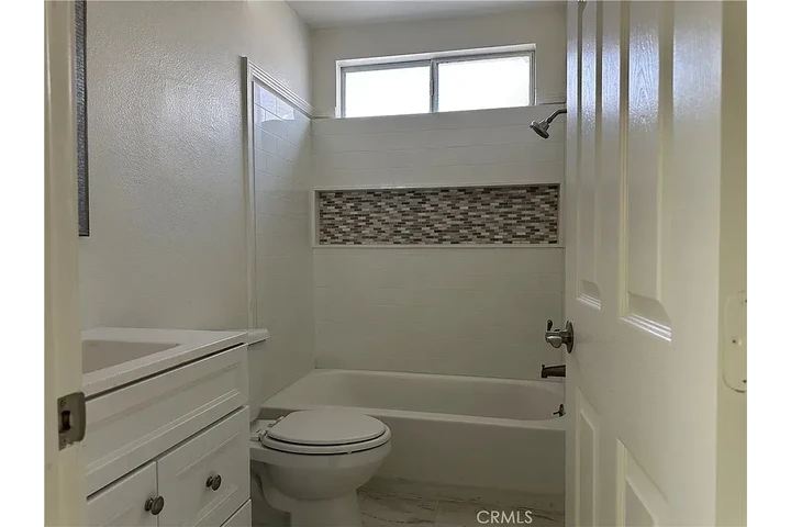 $1500 : Beautifully updated 3-bed, 2-b image 7