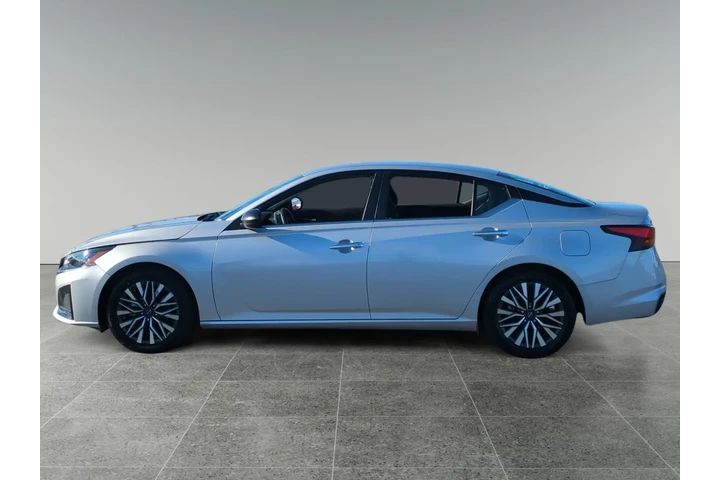 $22900 : Nissan Altima 2024 2.5 SV 4d image 2